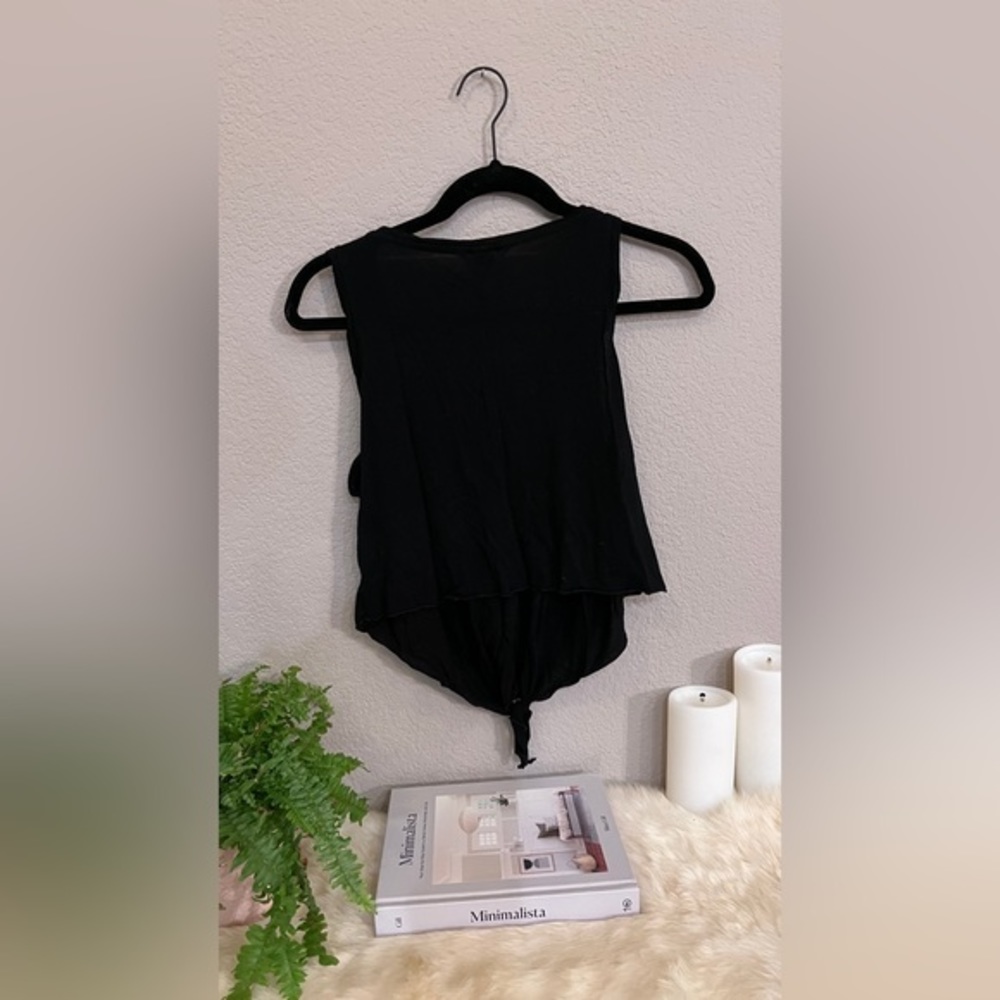 H&M Tie Crop Top - Picture 2 of 3